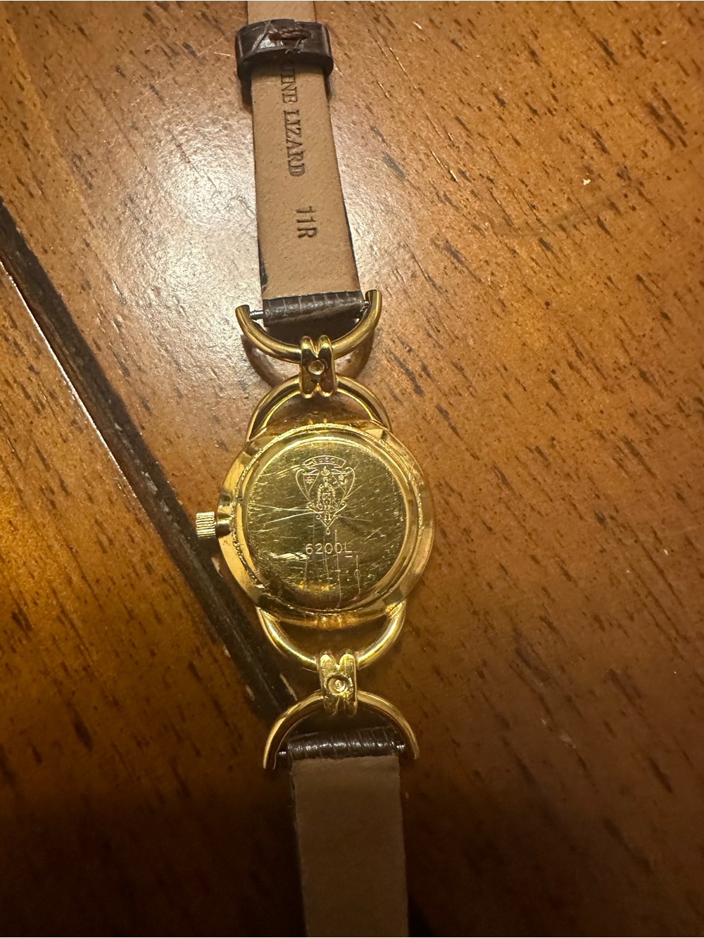 Gucci 6200L Gold and White Dial Watch with Burgundy Strap VINTAGE - WORKS - Picture 6 of 9